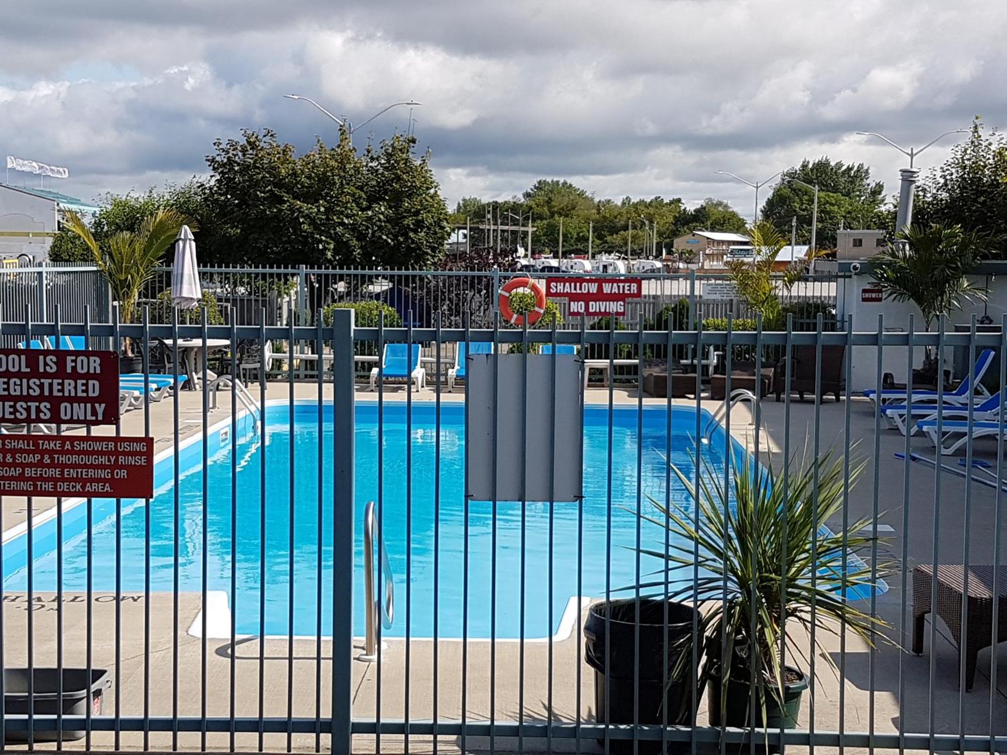Lakeview Resort Motel Wasaga Beach Bagian luar foto